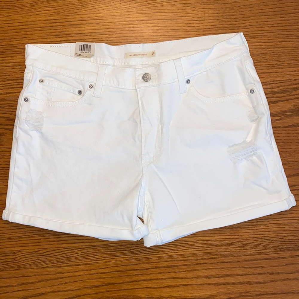 Levis- mid length white shorts Sz 14/ 32W